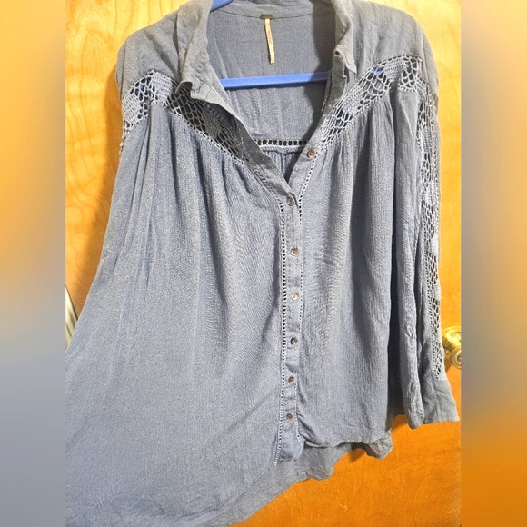 Free People Blue Katie Bird Button Down Crochet Shirt Tunic Top Large - Picture 3 of 10